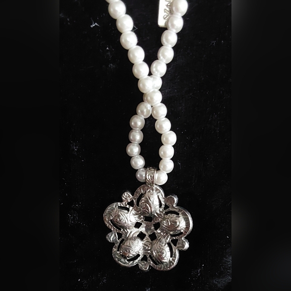 VINTAGE 1928 FAUX PEARL & DARK PINK PENDANT NECKLACE - Picture 3 of 4